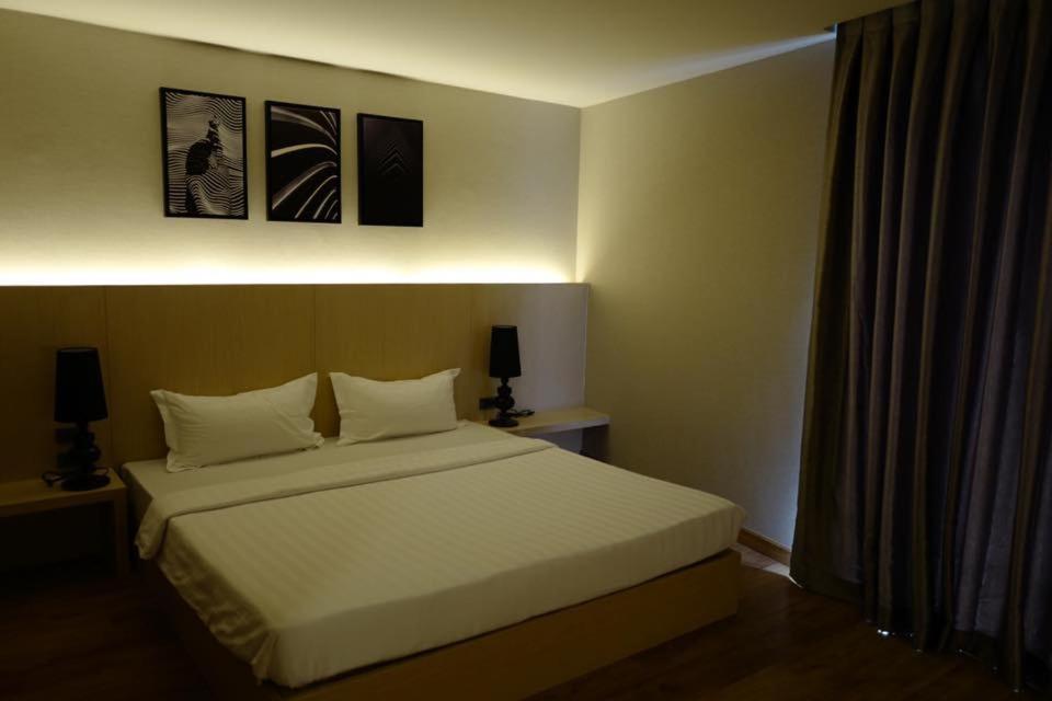 The 28Th Hotel Kanchanaburi Extérieur photo