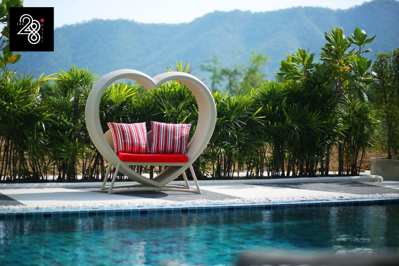 The 28Th Hotel Kanchanaburi Extérieur photo