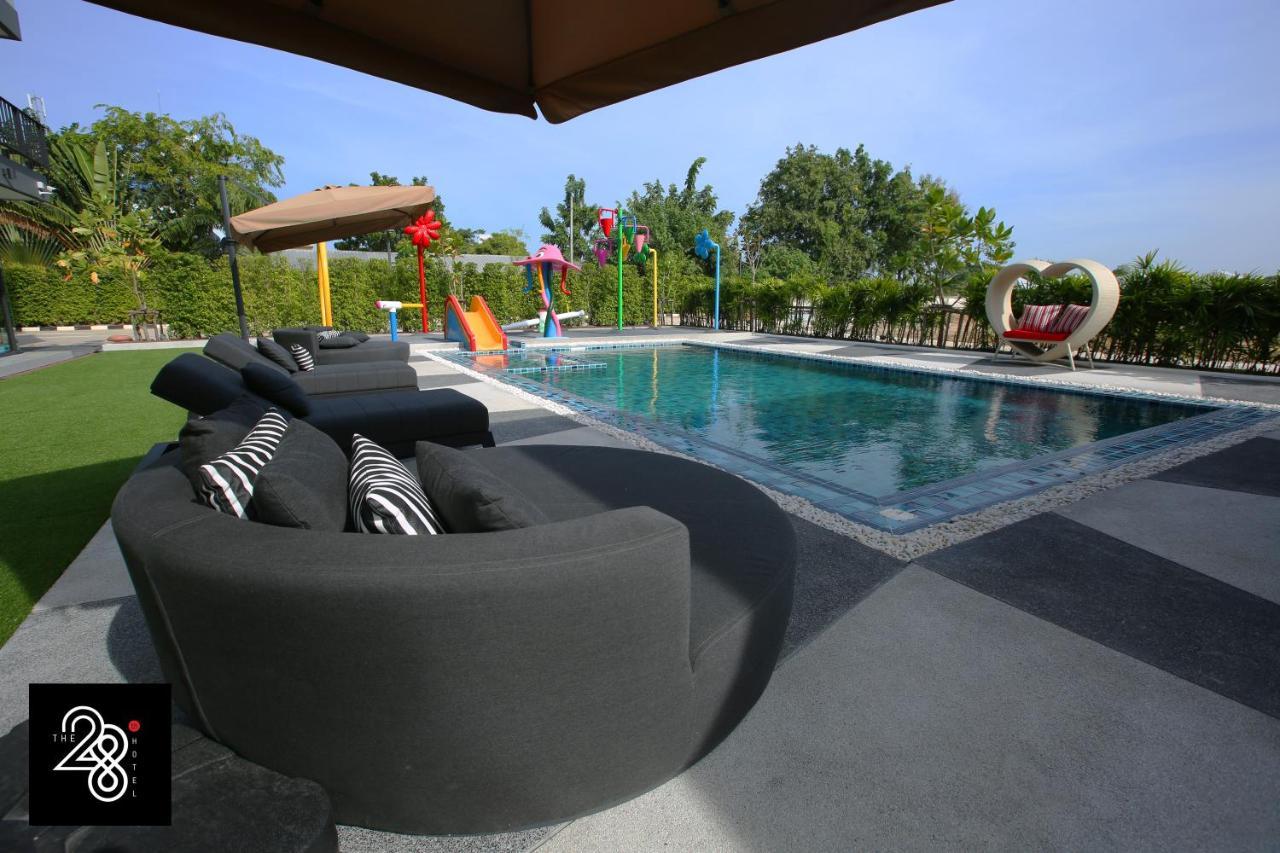 The 28Th Hotel Kanchanaburi Extérieur photo