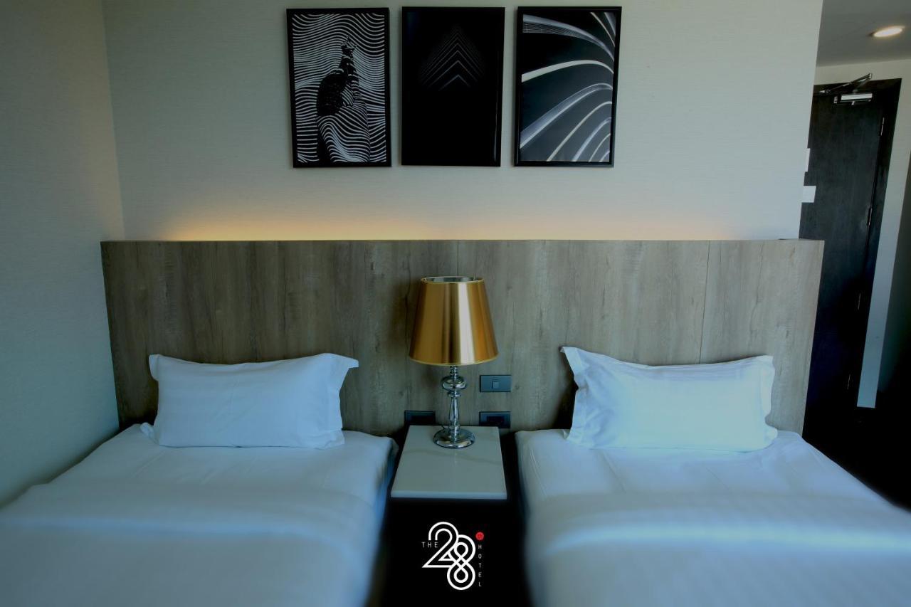 The 28Th Hotel Kanchanaburi Extérieur photo
