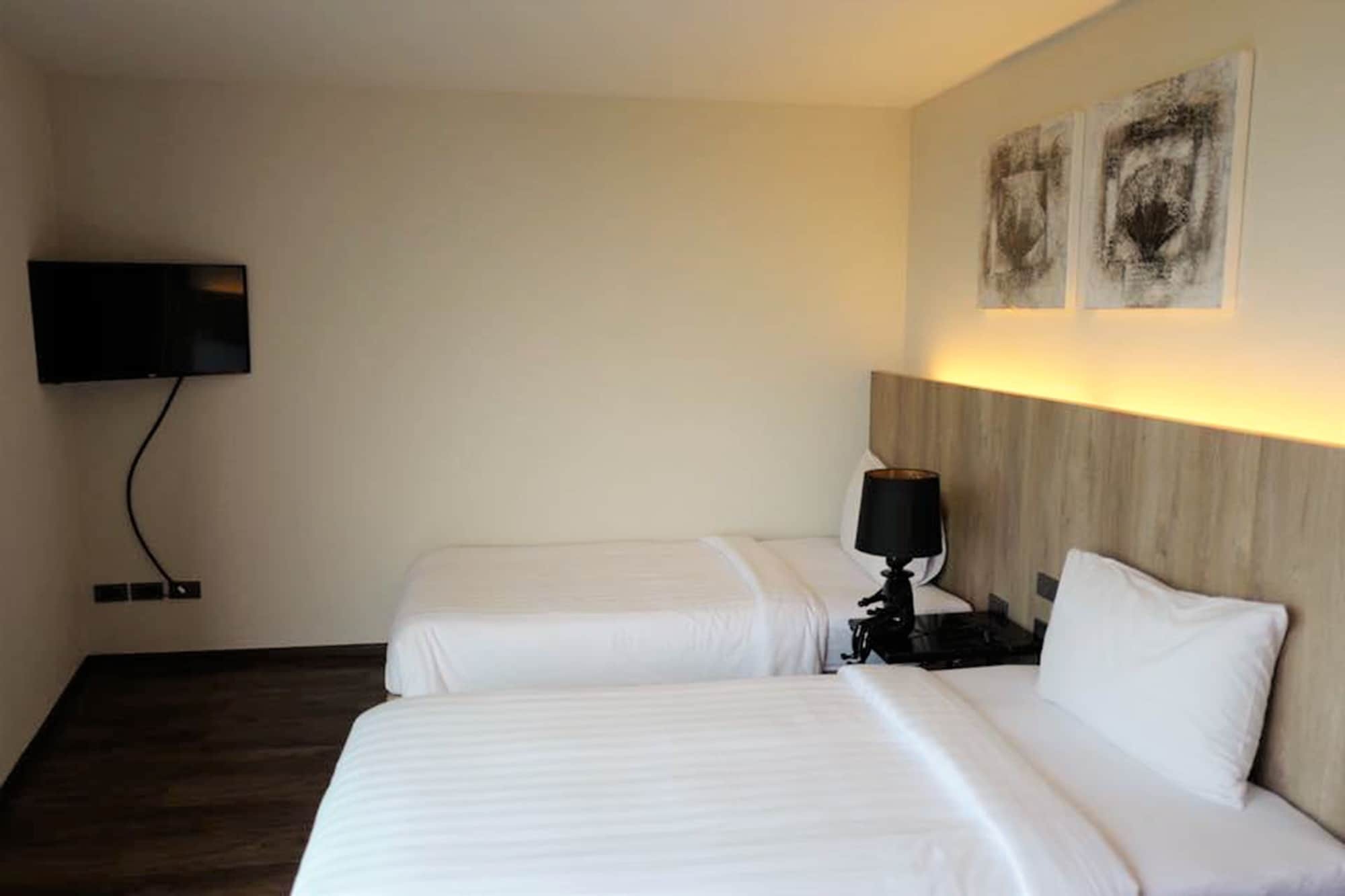 The 28Th Hotel Kanchanaburi Extérieur photo