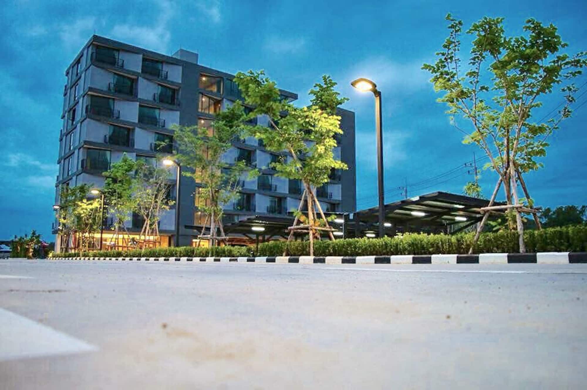 The 28Th Hotel Kanchanaburi Extérieur photo